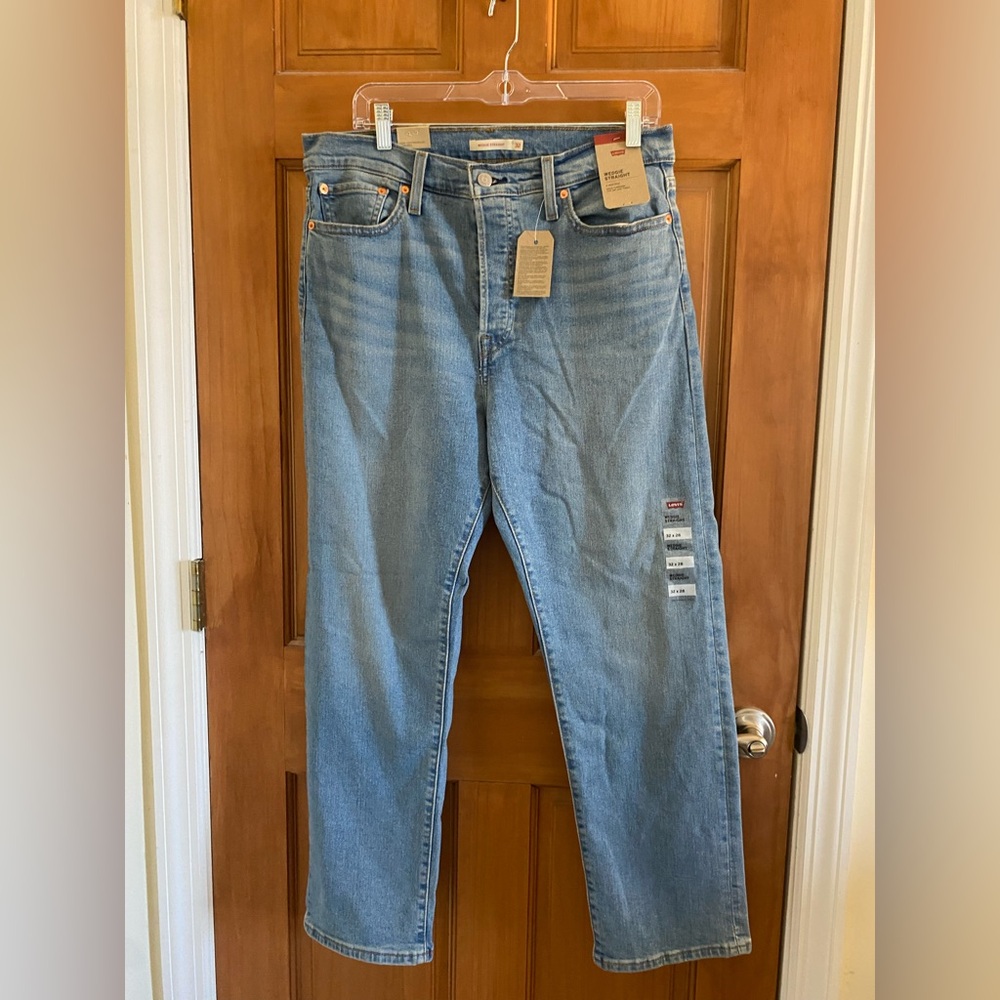 Levi’s Women’s Wedgie Straight Jeans NWT 32Wx28L